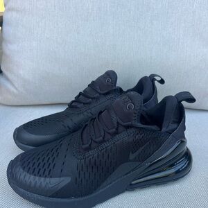 Nike Air Max 270 Sneakers Black Mesh Breathable Design